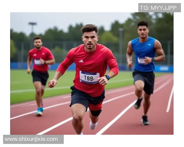 足球球星穿背心时尚大揭秘：领略运动与潮流的完美融合